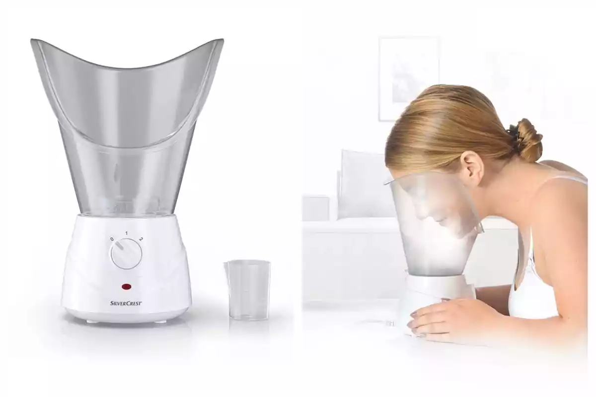 Una mujer utiliza un vaporizador facial blanco de Lidl con un recipiente medidor al lado. Una mujer utiliza un vaporizador facial blanco de Lidl con un recipiente medidor al lado.