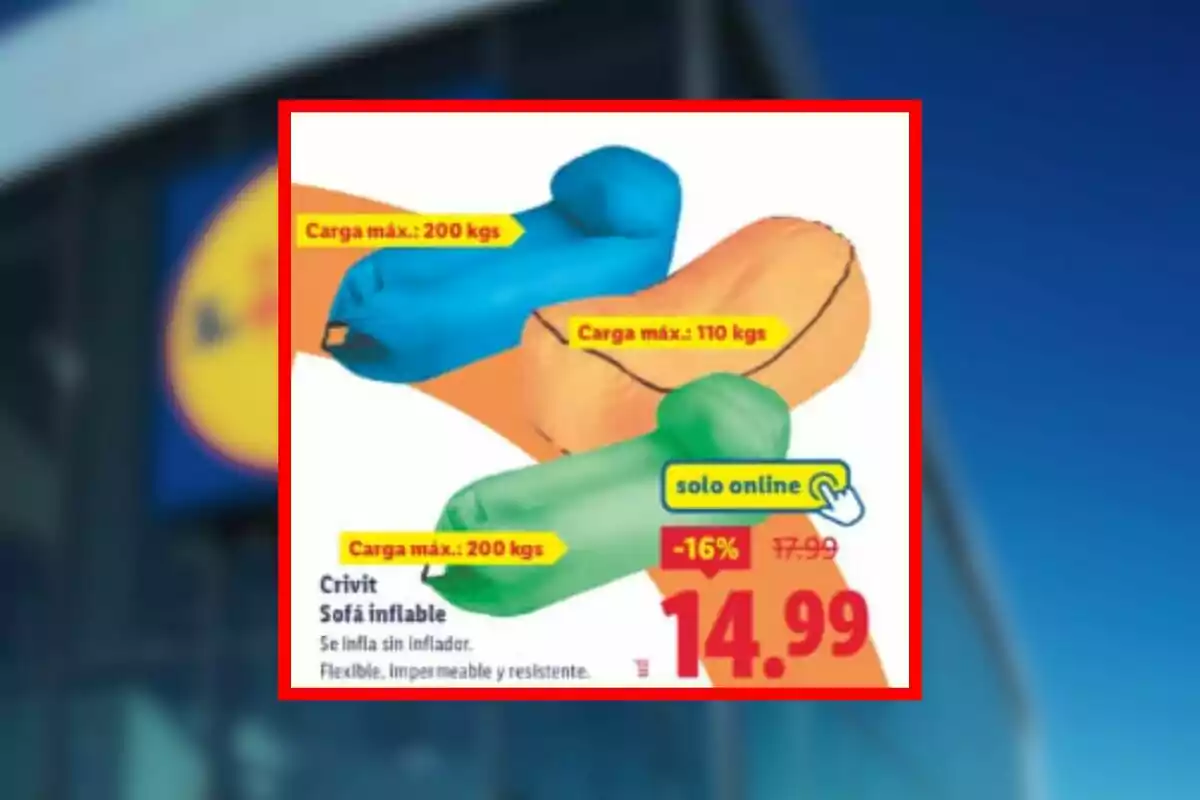Imagen del catálogo de Lidl que muestra sofás inflables de Crivit (marca de Lidl) en colores azul, naranja y verde con diferentes capacidades de carga y precio rebajado a 14.99 euros disponible solo en línea.