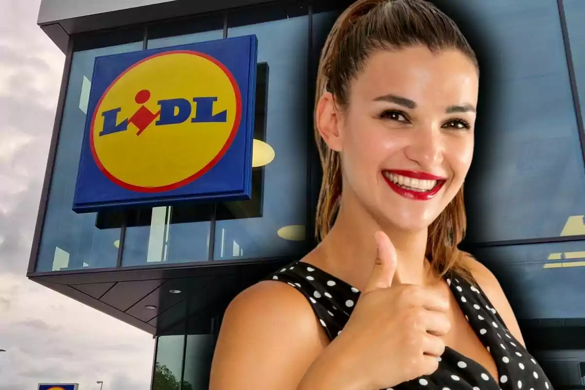 Mujer sonriente con el pulgar arriba frente a una tienda Lidl.