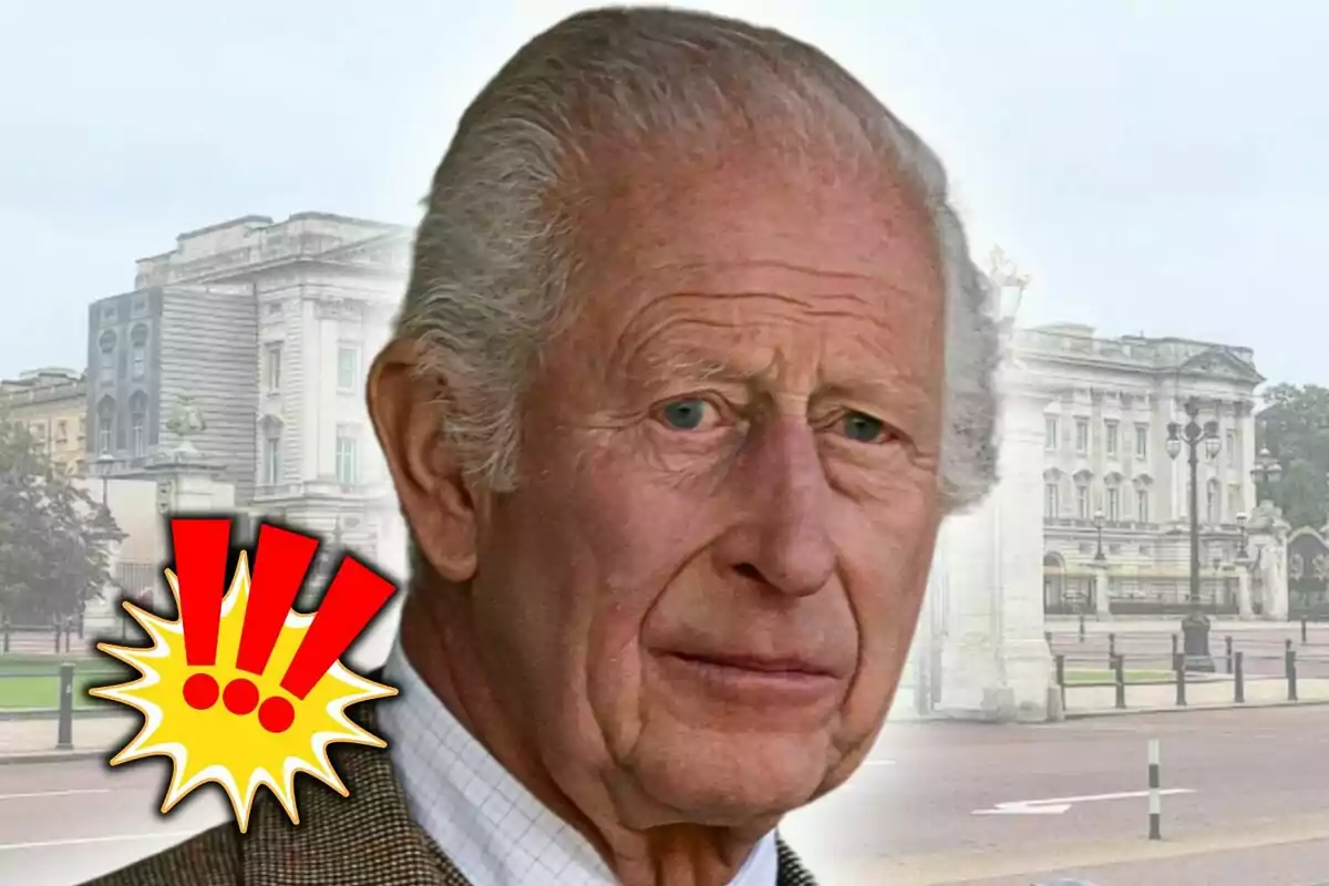 Montaje de fotos del rey Carlos III con expresión seria frente a Buckingham Palace y un emoji de exclamaciones rojas sobre fondo amarillo.