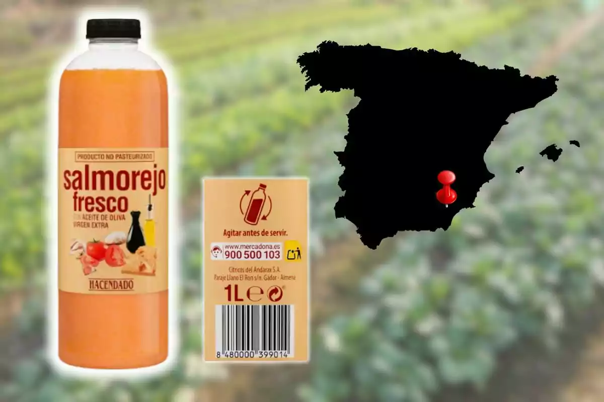La imagen muestra una botella de salmorejo fresco de la marca Hacendado con aceite de oliva virgen extra junto a un mapa de España con un marcador en el sureste del país. La imagen muestra una botella de salmorejo fresco de la marca Hacendado con aceite de oliva virgen extra junto a un mapa de España con un marcador en el sureste del país.