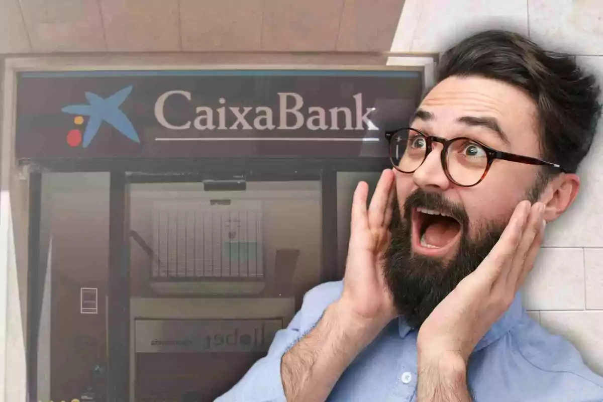 Un hombre con expresión de sorpresa frente a un cajero automático de CaixaBank. Un hombre con expresión de sorpresa frente a un cajero automático de CaixaBank.