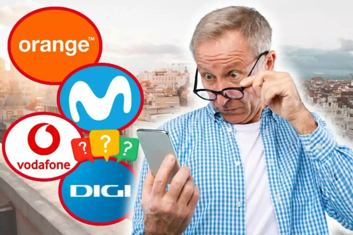 Hombre mayor mirando su teléfono móvil con logotipos de operadores de telecomunicaciones como Orange, Movistar, Vodafone y Digi en el fondo.