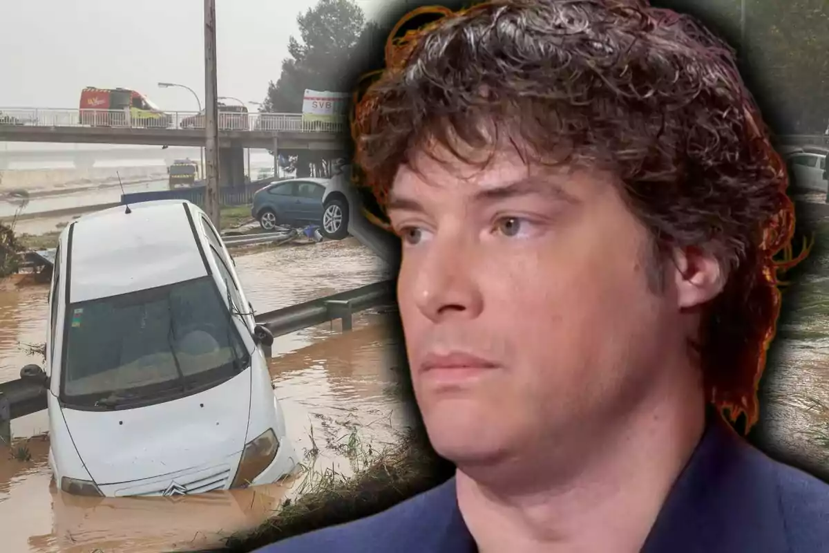 Un coche blanco atrapado en una inundación con un puente y vehículos de emergencia al fondo, junto a un primer plano de Jordi Cruz con rostro serio.