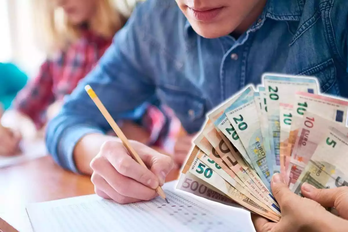 Montaje con un hombre haciendo un examen tipo test y dos manos sujetando varios billetes de euro