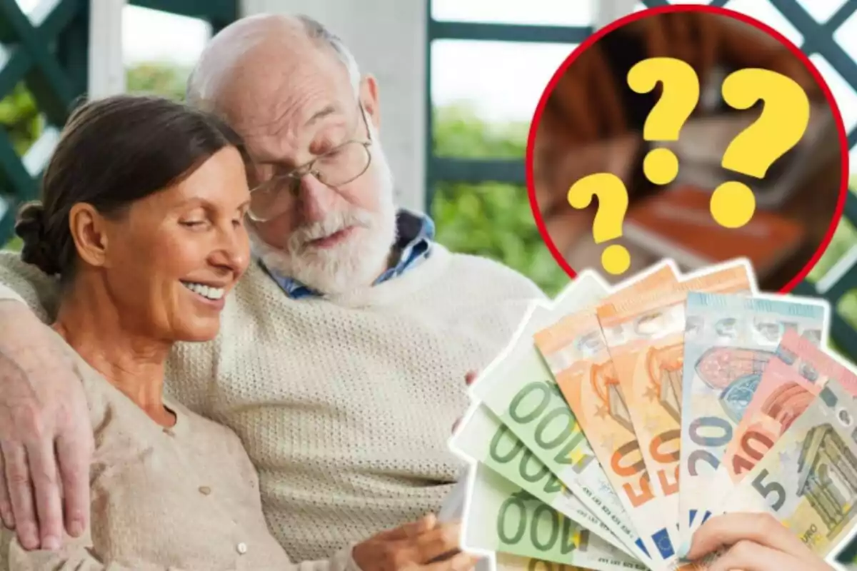 Una pareja de personas mayores sonríe mientras observa un fajo de billetes de euro, con un círculo rojo y signos de interrogación en el fondo.