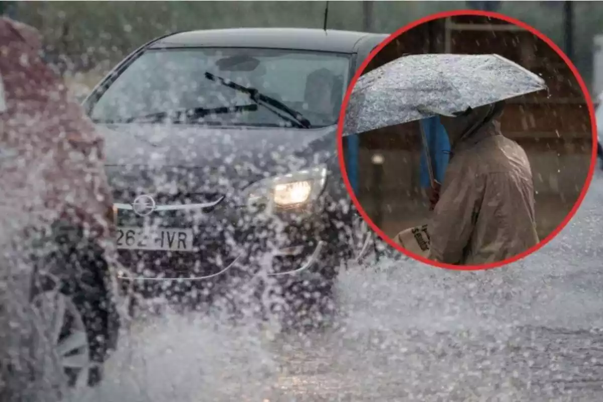 Un coche circula entre la lluvia, y en el círculo, una mujer se protege con un paraguas