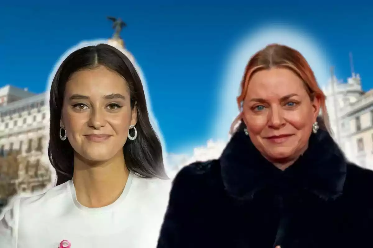 Victoria Federica y Gigi Howard posan frente a un edificio con cielo azul de fondo.