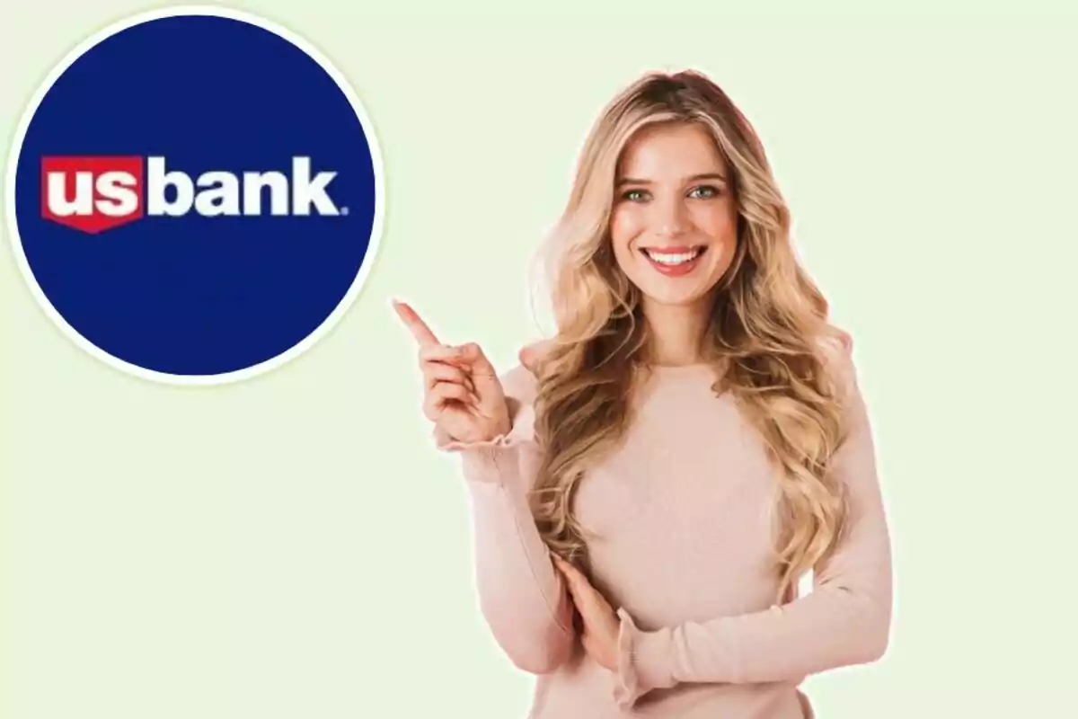 Una mujer sonriente señala el logotipo de un banco en un fondo verde claro. Una mujer sonriente señala el logotipo de un banco en un fondo verde claro.