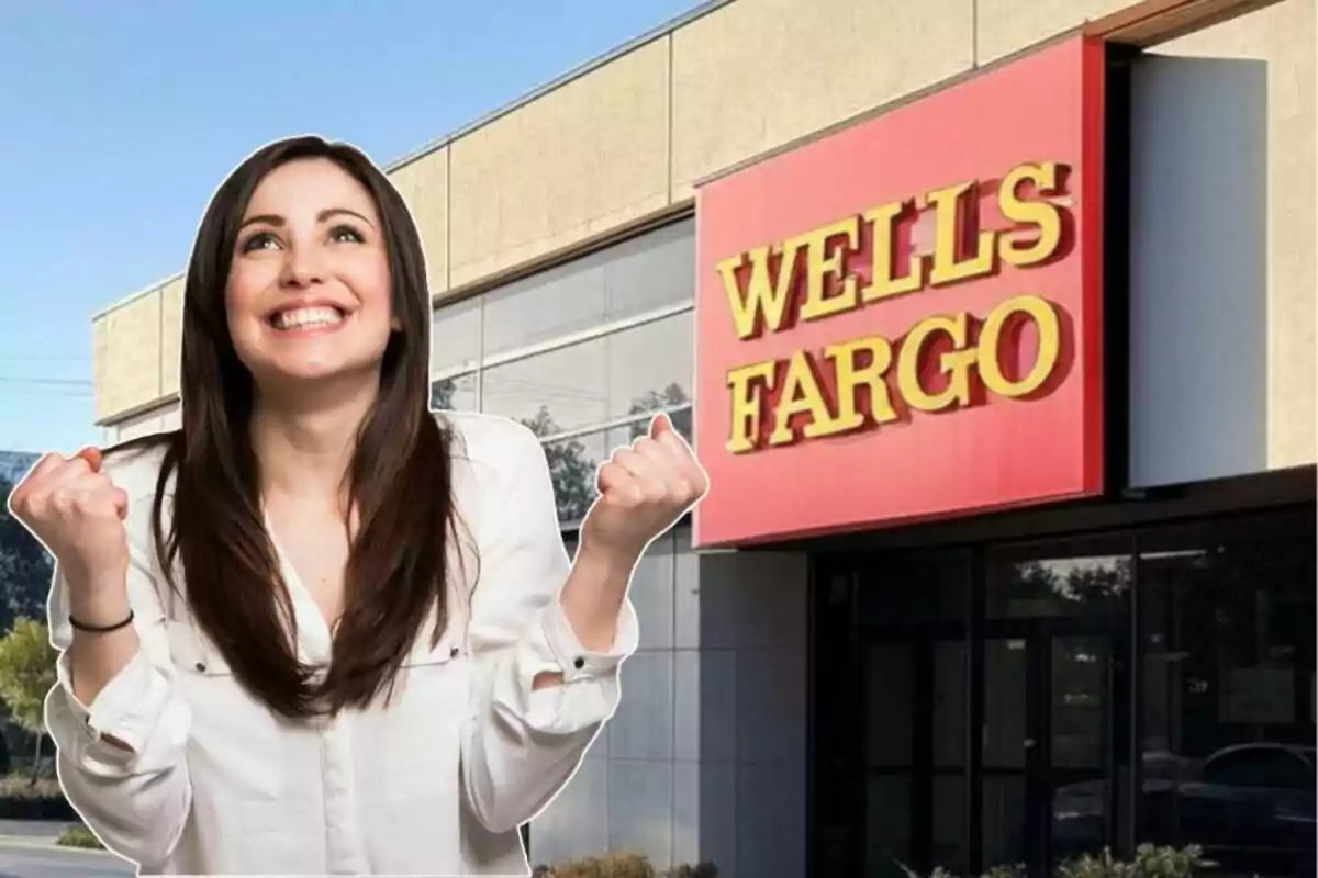 Una mujer sonriente con los puños levantados frente a un edificio de Wells Fargo. Una mujer sonriente con los puños levantados frente a un edificio de Wells Fargo.