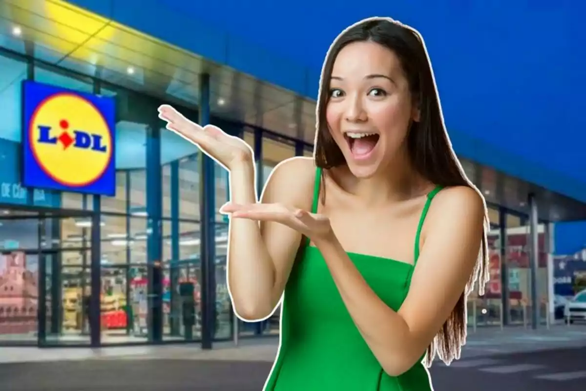 Una persona sonriente con un vestido verde está frente a una tienda Lidl.