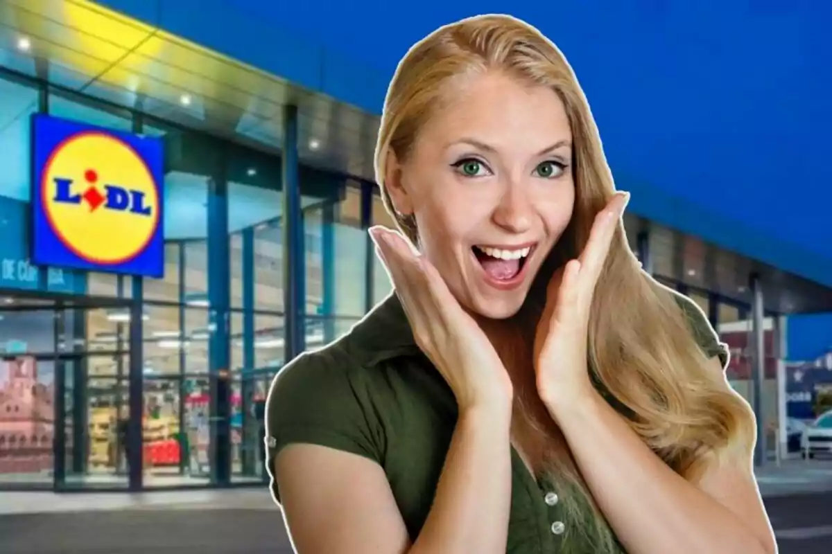 Mujer sonriente con expresión de sorpresa frente a una tienda Lidl.