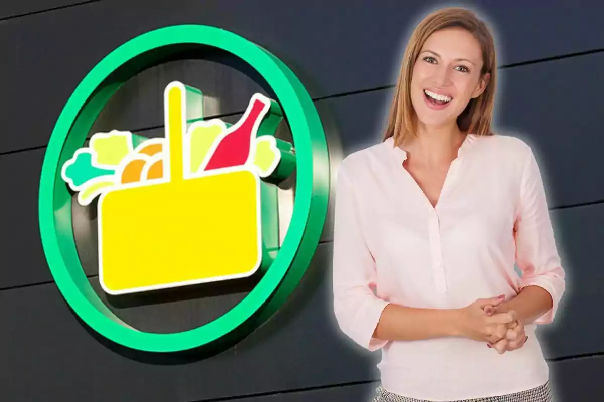 Una mujer sonriente de pie junto a un logotipo circular verde con una bolsa de compras amarilla que contiene alimentos y una botella.