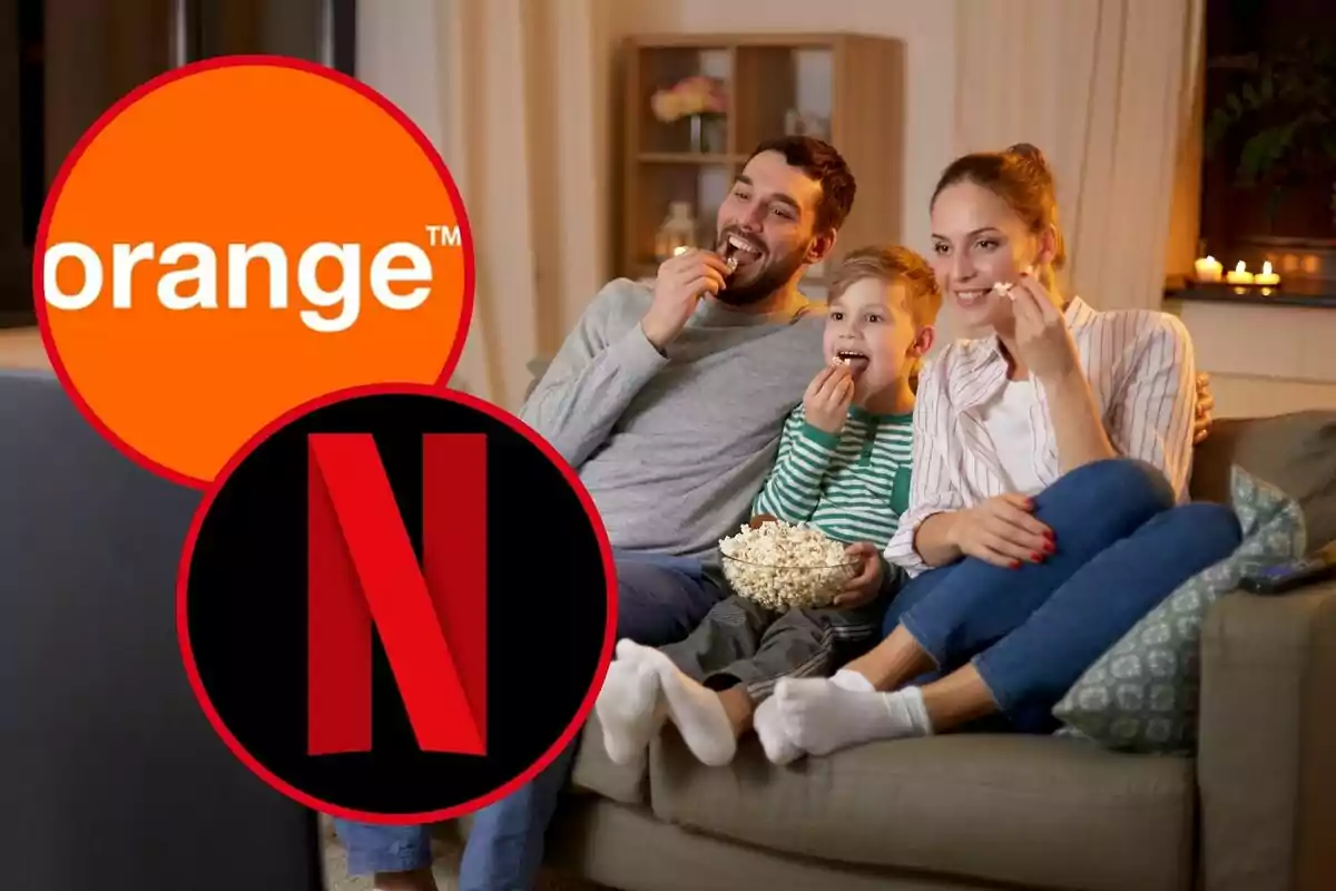 Familia viendo televisión en casa con logotipos de Orange y Netflix superpuestos.