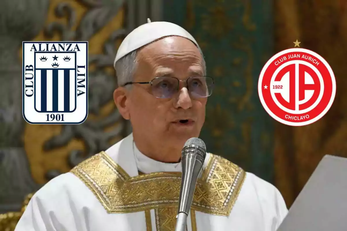 Un hombre con vestimenta religiosa y gafas habla frente a un micrófono, con los escudos de los clubes de fútbol Alianza Lima y Juan Aurich a los lados. Un hombre con vestimenta religiosa y gafas habla frente a un micrófono, con los escudos de los clubes de fútbol Alianza Lima y Juan Aurich a los lados.
