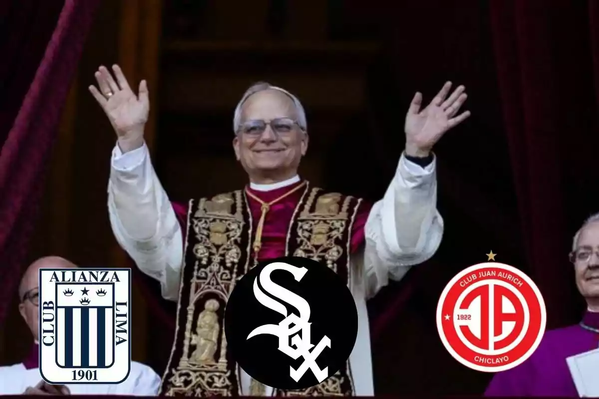 Un hombre vestido con vestimenta papal levanta las manos mientras sonríe, con los logotipos de Alianza Lima, Chicago White Sox y Club Juan Aurich superpuestos en la imagen.