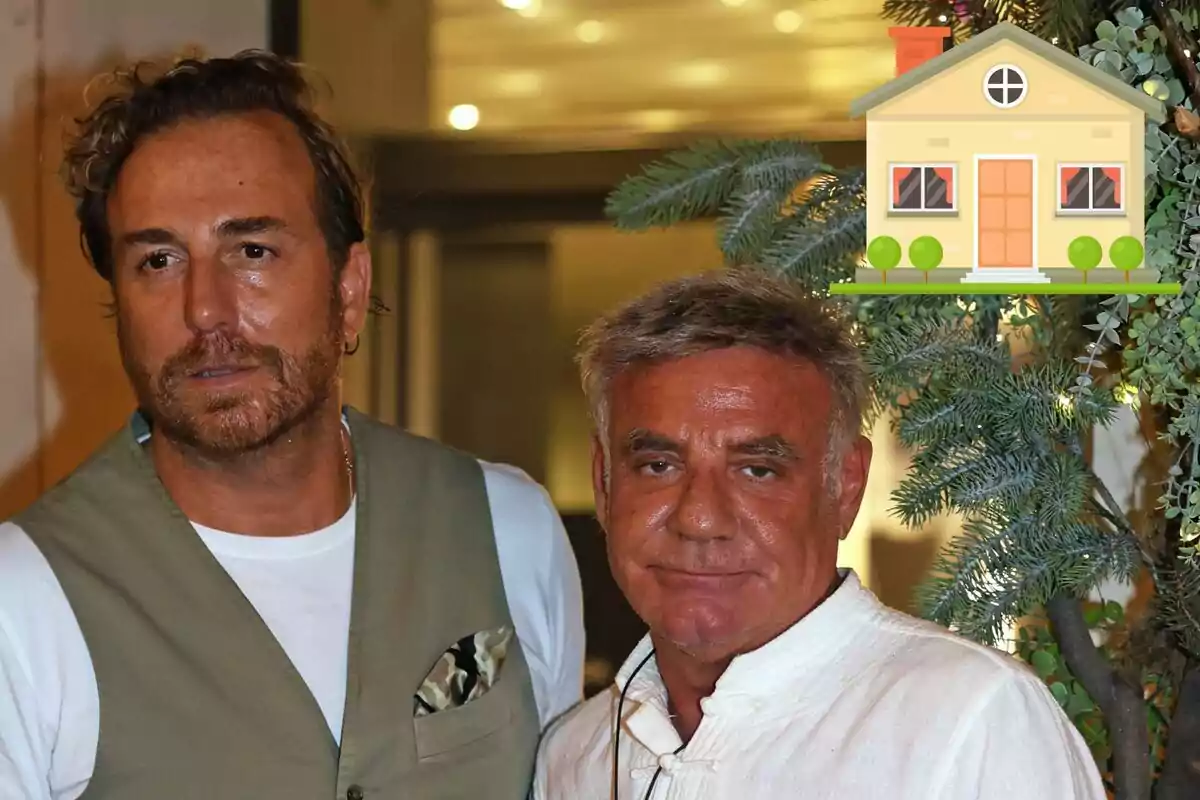 Raúl Prieto y Joaquín Torres posando juntos frente a una decoración con ramas y luces, con un emoji de casa en la esquina superior derecha.