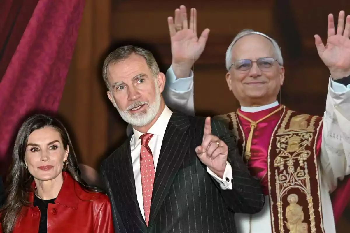 La reina Letizia y Felipe VI en primer plano con un fondo del papa León XIV saludando.
