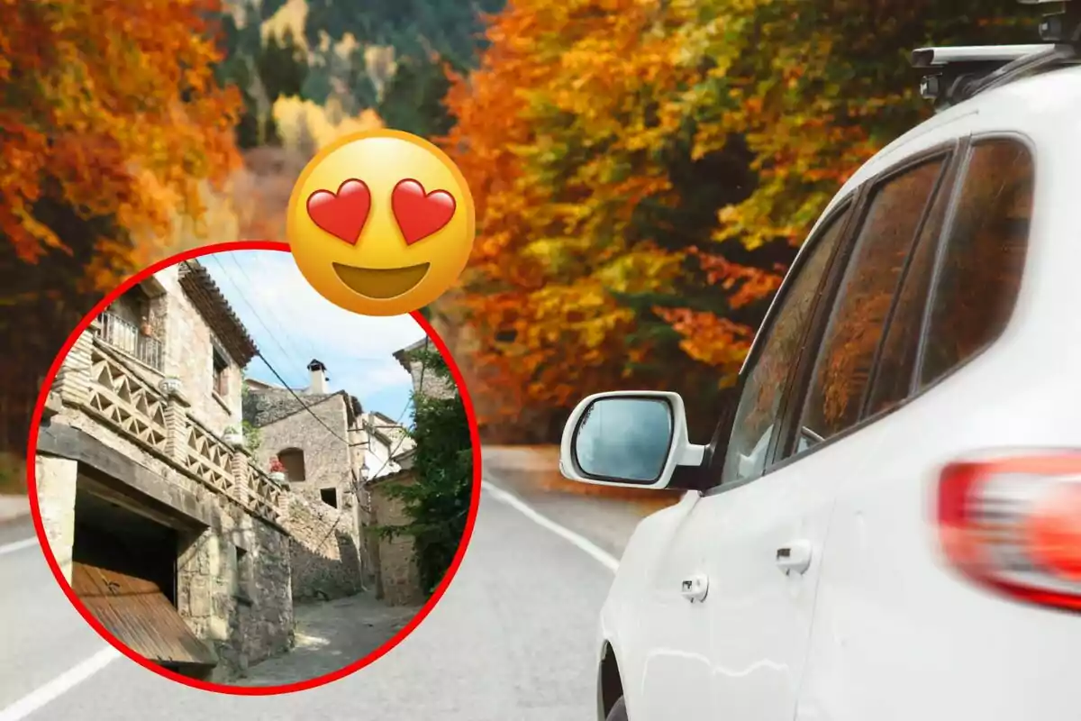 Un coche blanco en una carretera rodeada de árboles otoñales con una imagen superpuesta de un pueblo rústico y un emoji de ojos de corazón.