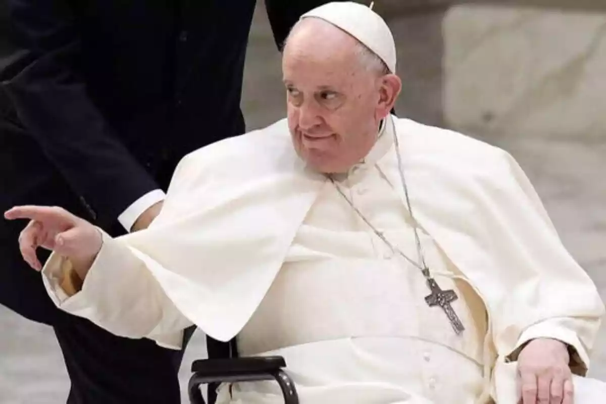 El Papa Francisco en silla de ruedas