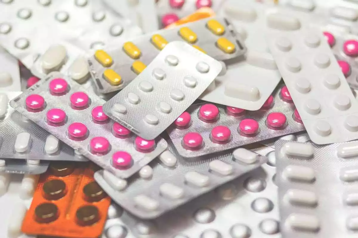 Muchos envases tipo blíster con pastillas dentro Muchos envases tipo blíster con pastillas dentro