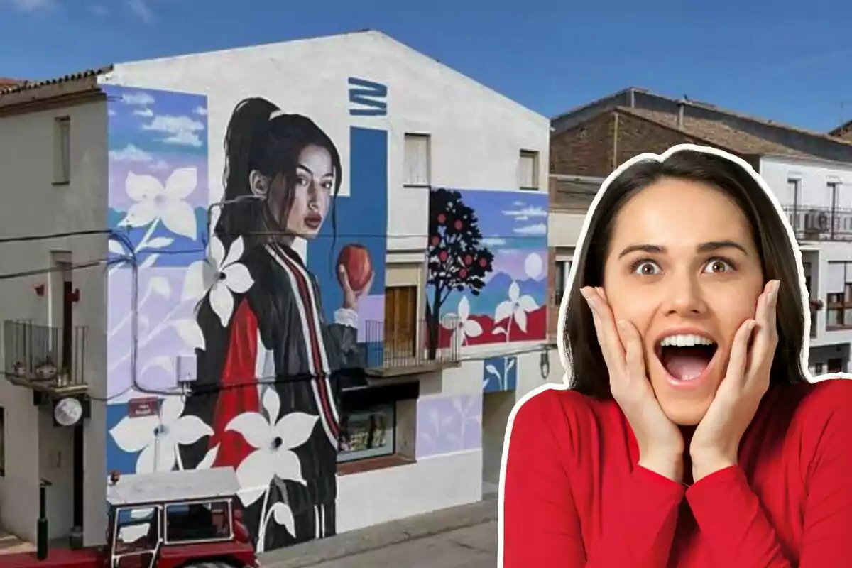 Una mujer sorprendida con las manos en las mejillas está superpuesta sobre una imagen de un mural colorido en la pared de un edificio que muestra a una mujer sosteniendo una manzana rodeada de flores y un paisaje.