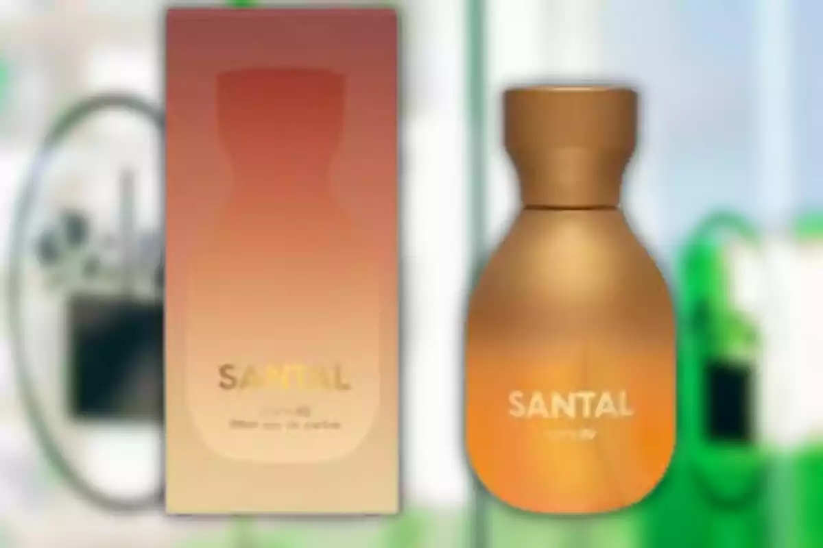 Una botella de perfume dorada junto a su caja con un diseño degradado en tonos cálidos. Una botella de perfume dorada junto a su caja con un diseño degradado en tonos cálidos.