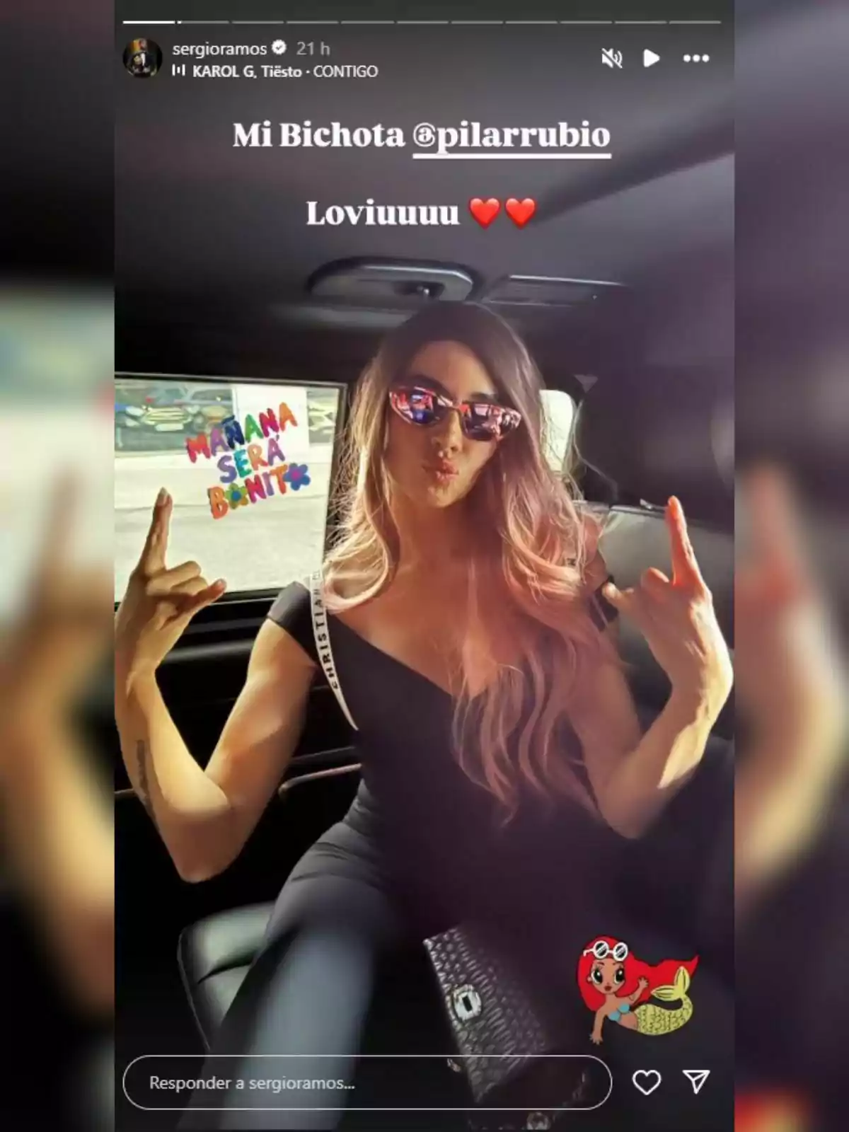 Storie de Sergio Ramos en Instagram con Pilar Rubio con el pelo rosa y gafas de sol dentro de un coche el 21 de julio de 2024