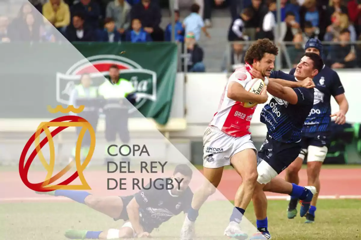 Jugadores de rugby compitiendo en un partido con el logo de la Copa del Rey de Rugby en primer plano.