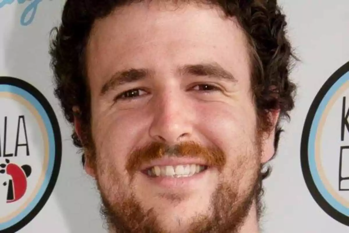 Primer plano de Aless Lequio, hijo de Ana Obregón y Alessandro Lequio, con rostro sonriente Primer plano de Aless Lequio, hijo de Ana Obregón y Alessandro Lequio, con rostro sonriente