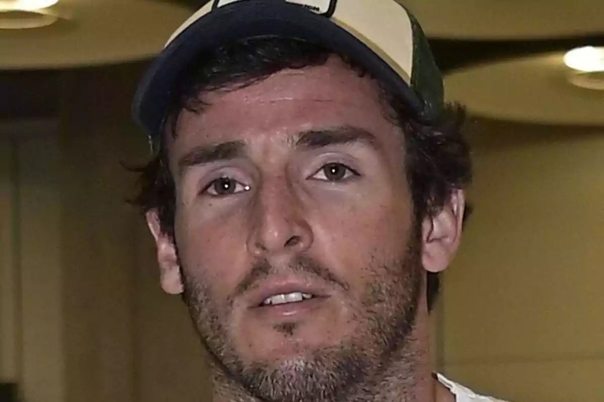 Primer plano de Íñigo Onieva con el rostro muy serio Primer plano de Íñigo Onieva con el rostro muy serio