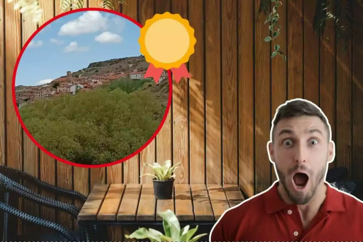 Un hombre sorprendido junto a una mesa de madera con una planta y una imagen circular de un paisaje con casas y árboles.