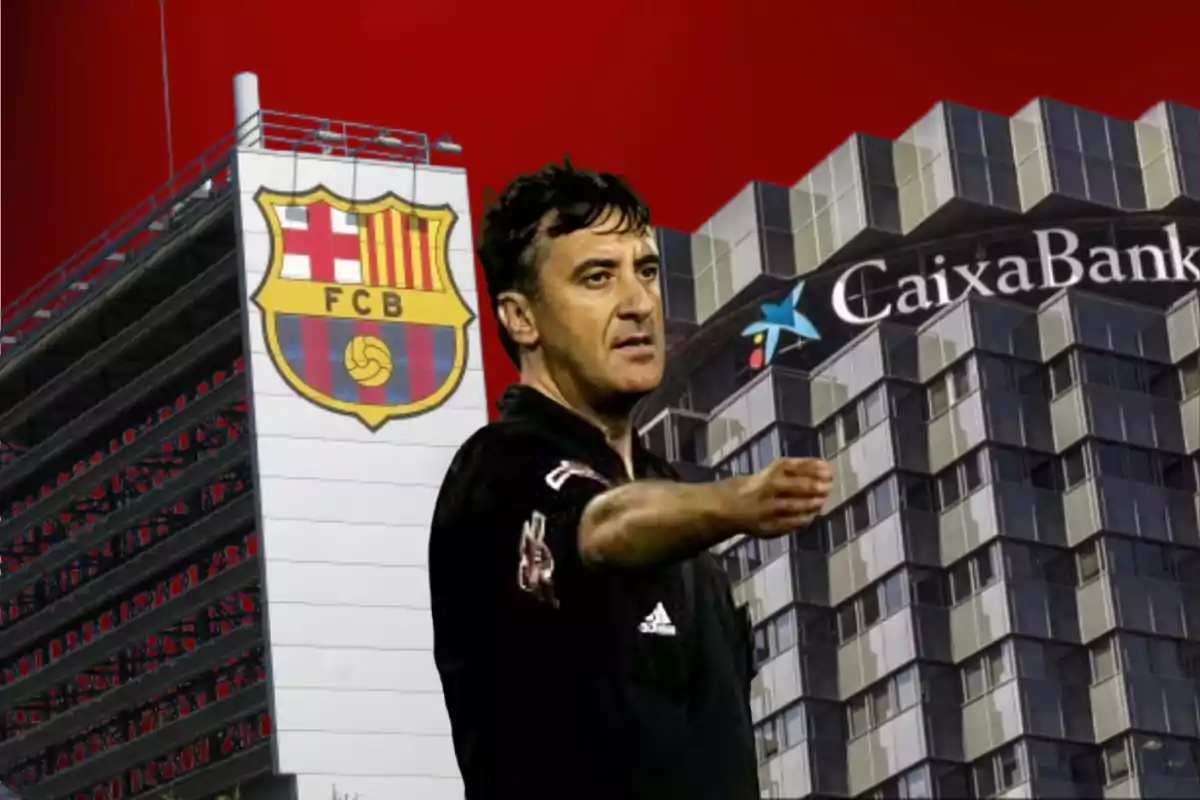 Un hombre con uniforme deportivo está frente a un edificio con el logo del FC Barcelona y otro edificio con el logo de CaixaBank, sobre un fondo rojo.