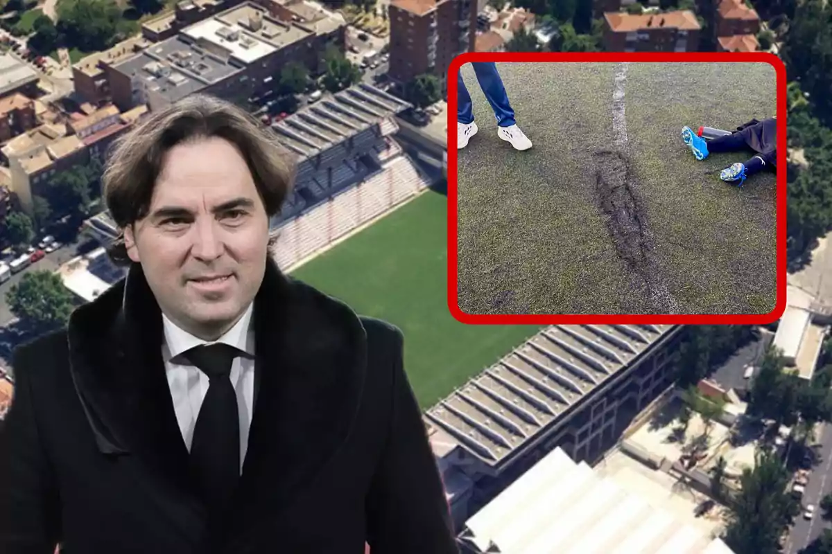 Un hombre con traje oscuro aparece frente a un estadio de fútbol, mientras en un recuadro se muestra un campo de juego con un área dañada.