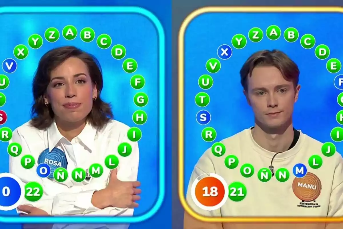 Rosa y Manu Pascual participan en Pasapalabra con letras del abecedario rodeándolos en la pantalla. Rosa y Manu Pascual participan en Pasapalabra con letras del abecedario rodeándolos en la pantalla.