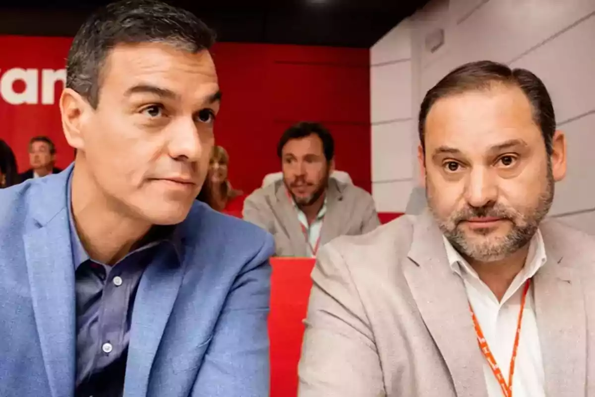 Dos hombres con chaquetas claras están sentados en un auditorio, con un fondo rojo y personas detrás de ellos. Dos hombres con chaquetas claras están sentados en un auditorio, con un fondo rojo y personas detrás de ellos.