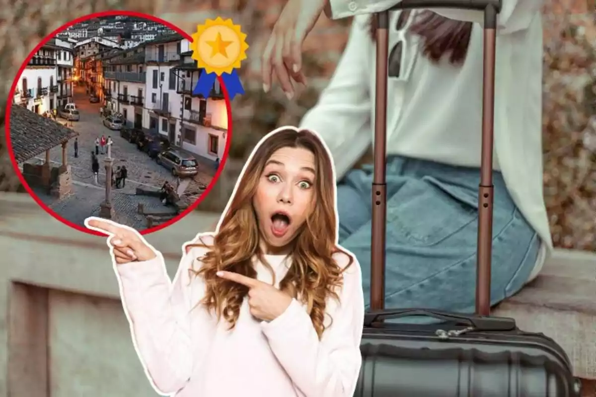 Una mujer sorprendida señala una imagen circular de un pintoresco pueblo con casas blancas y calles empedradas, mientras está sentada junto a una maleta.