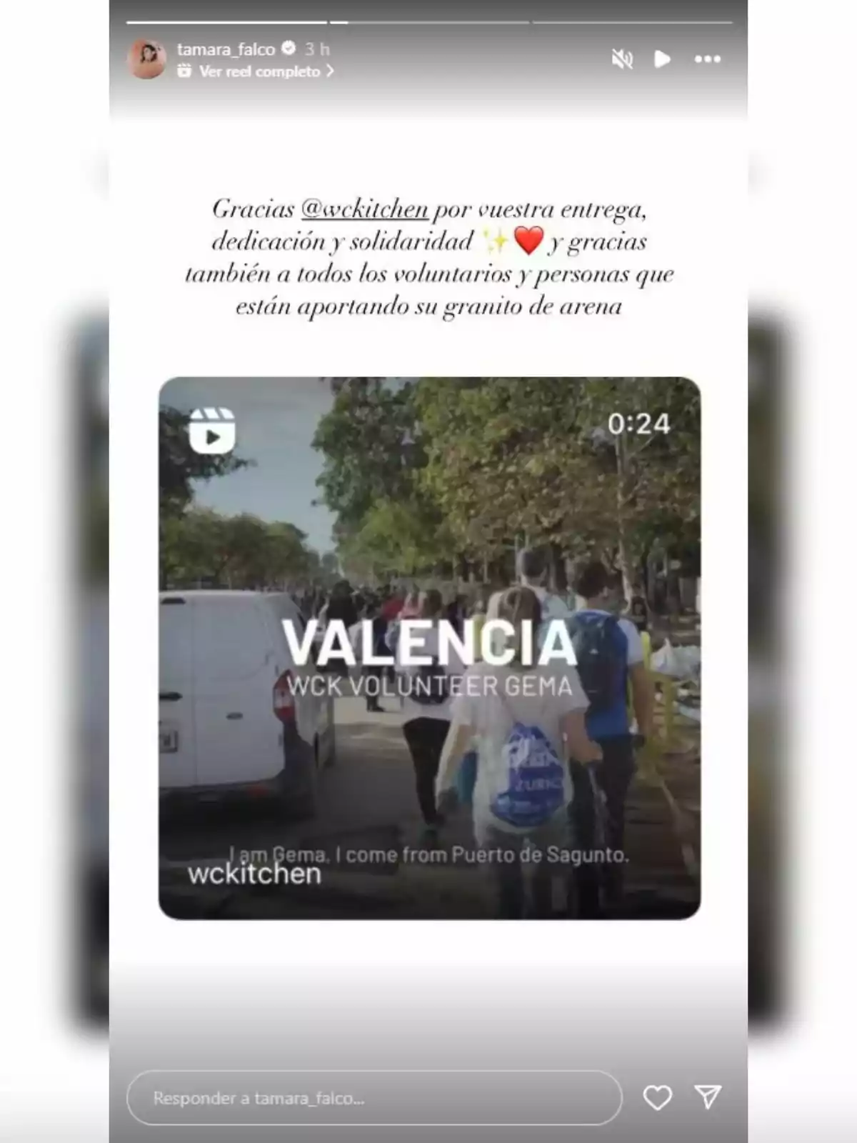 Historia de Instagram de Tamara Falcó agradeciendo a WCKitchen y a los voluntarios por su dedicación y solidaridad, con una imagen de un video en Valencia mostrando a voluntarios caminando.