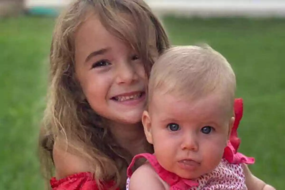 Anna y Olivia, hijas de Tomás Gimeno.