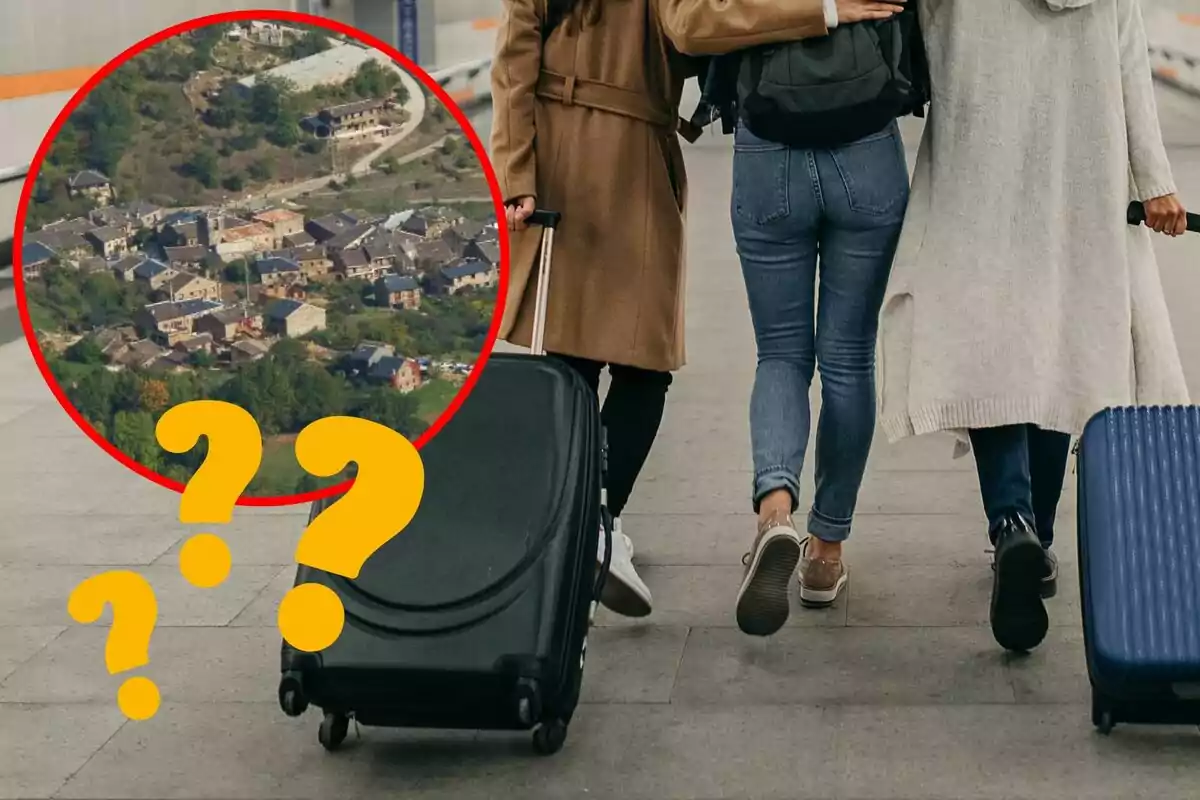 Tres personas caminando con maletas en un aeropuerto con una imagen circular de un pueblo en el fondo y signos de interrogación amarillos.