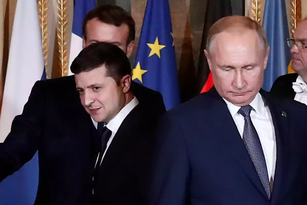 Fotografía del presidente de Ucrania, Volodímir Zelenski, junto a Vladimir Putin, presidente de Rusia