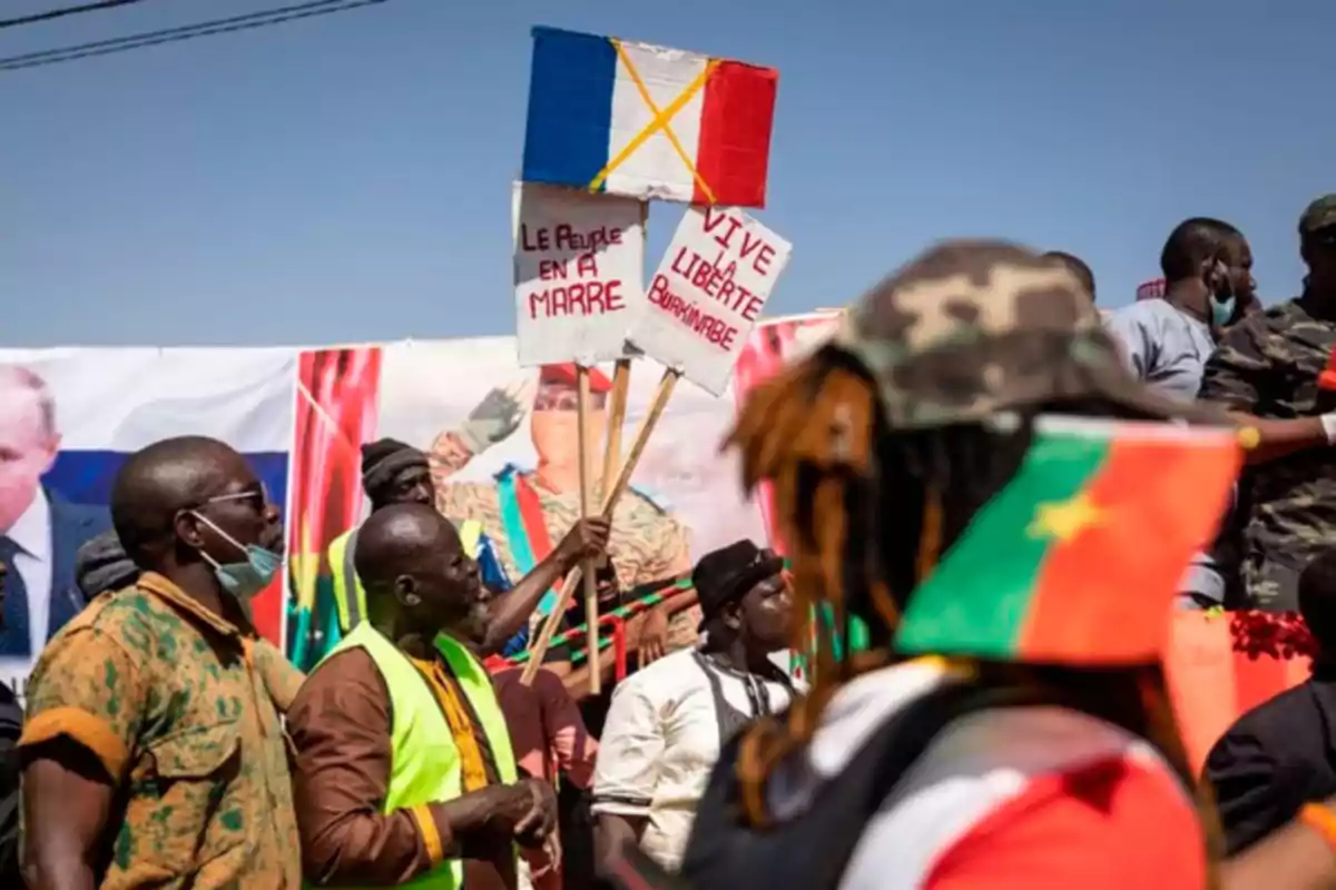 Fotografía de una protesta anti francesa en Burkina Faso