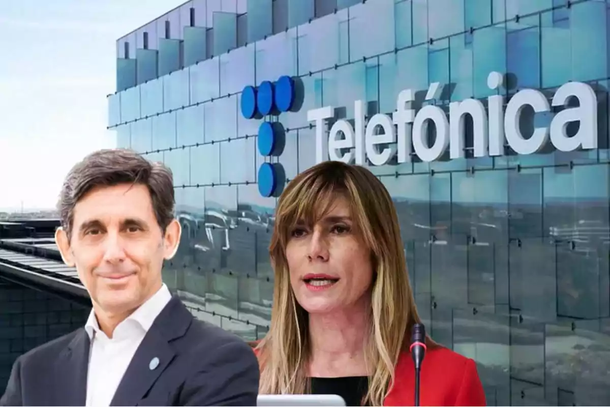 Dos personas frente a un edificio con el logo de Telefónica.