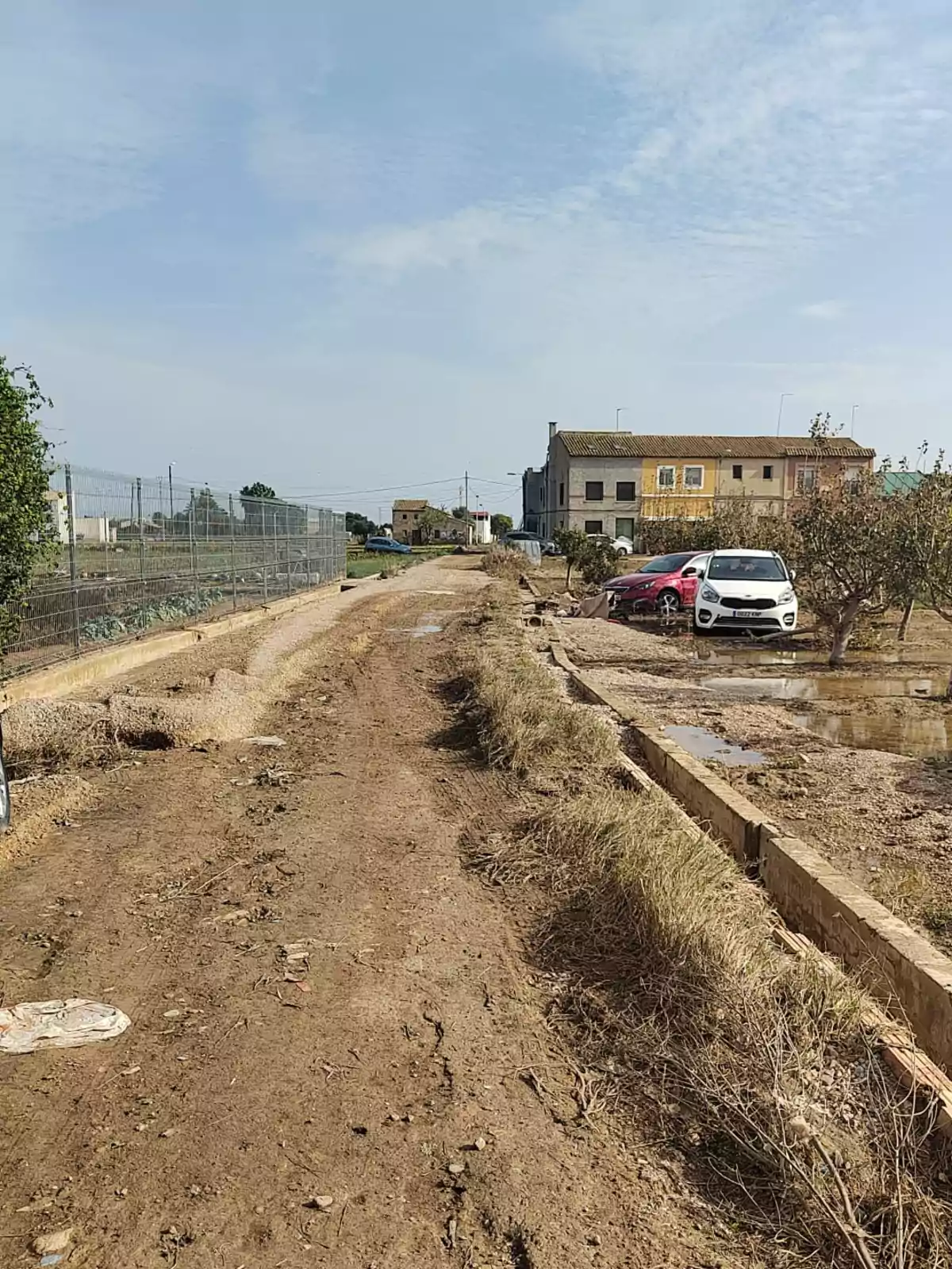 Imagen de una de las calles de Castellar-Oliveral, uno de los pueblos afectados tras el paso de la DANA.