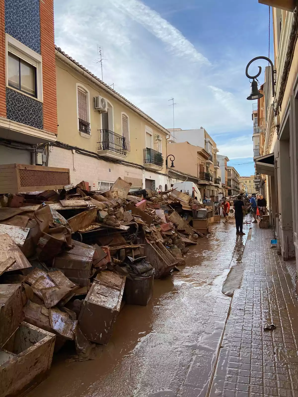 Una de las calles afectadas tras el paso de la DANA en la Comunidad Valenciana.