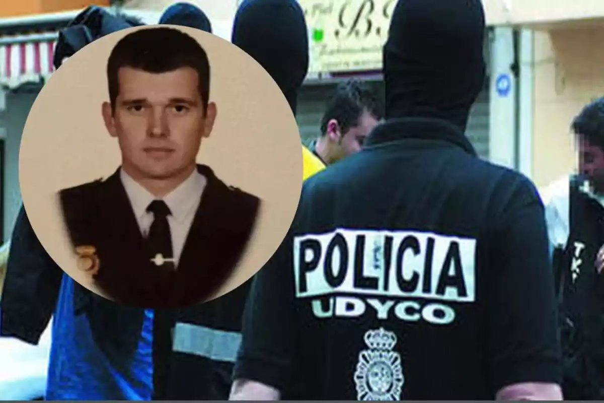 Un retrato de un hombre en uniforme policial dentro de un círculo superpuesto sobre una imagen de agentes de policía con pasamontañas y chalecos que dicen "POLICIA UDYCO".