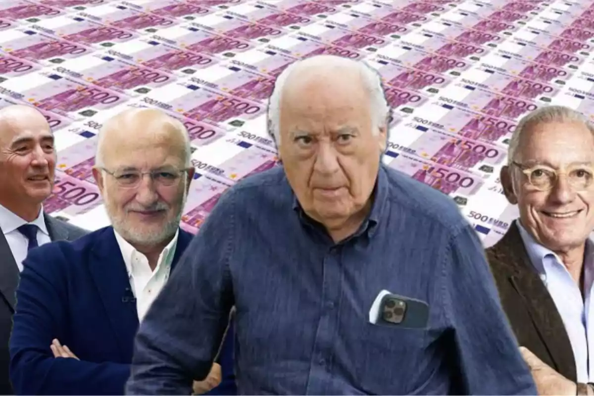 Un grupo de hombres mayores posando frente a un fondo de billetes de 500 euros.