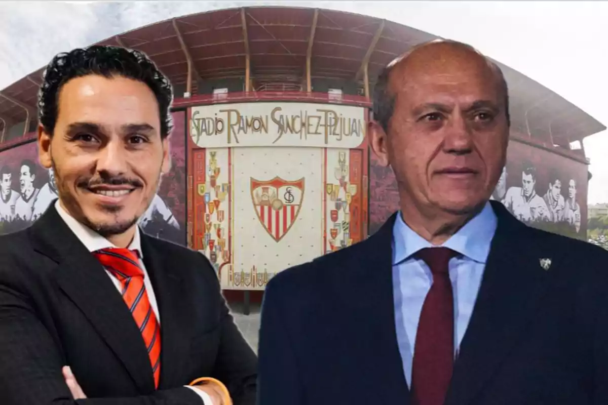 Dos hombres vestidos de traje posan frente al estadio Ramón Sánchez-Pizjuán.