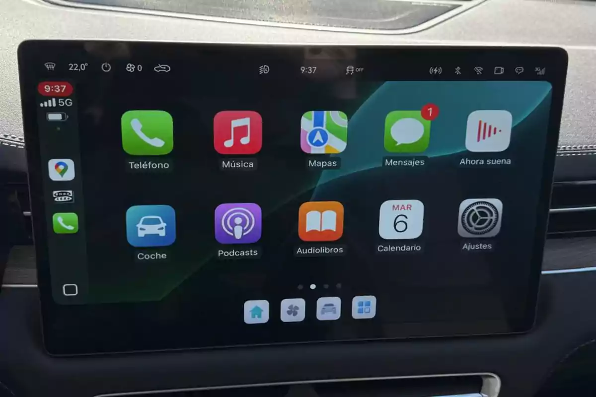 Pantalla de automóvil cSeres 5 EV on el sistema Apple CarPlay mostrando aplicaciones como Teléfono, Música, Mapas, Mensajes, Ahora suena, Coche, Podcasts, Audiolibros, Calendario y Ajustes Pantalla de automóvil cSeres 5 EV on el sistema Apple CarPlay mostrando aplicaciones como Teléfono, Música, Mapas, Mensajes, Ahora suena, Coche, Podcasts, Audiolibros, Calendario y Ajustes