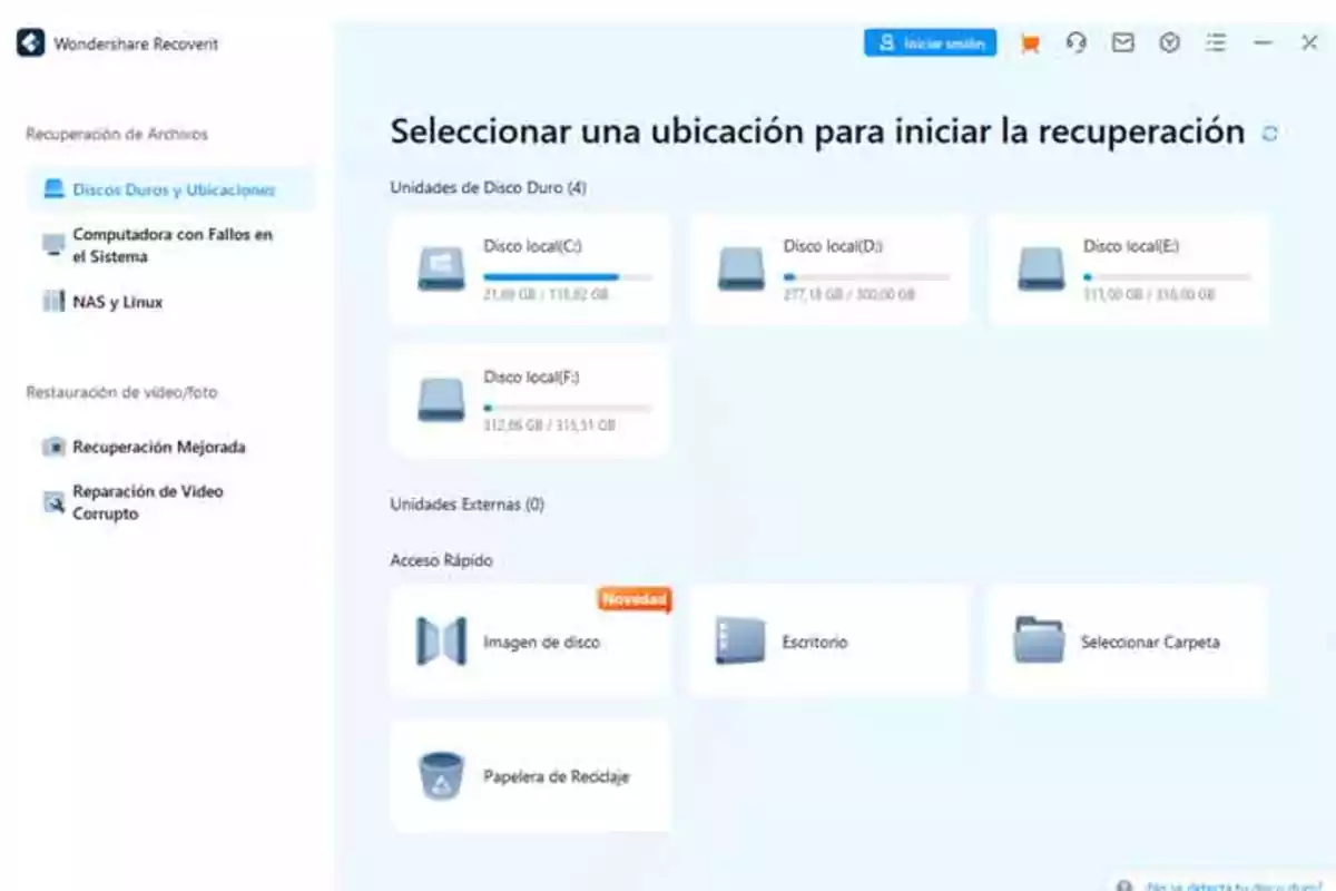 Captura de pantalla del software Wondershare Recoverit mostrando opciones para seleccionar una ubicación para iniciar la recuperación de archivos, con unidades de disco duro y opciones de acceso rápido.